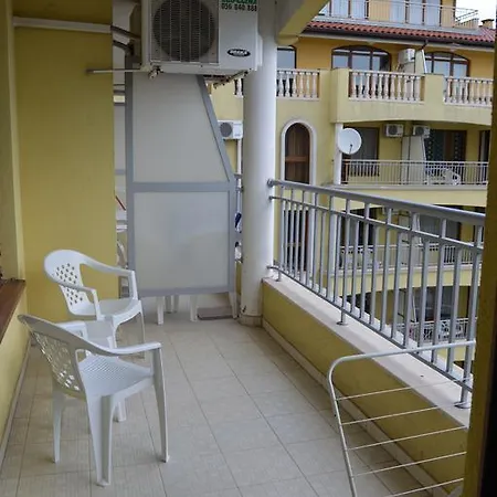 Bratanov In Summer Dreams Apartment Slantschew brjag